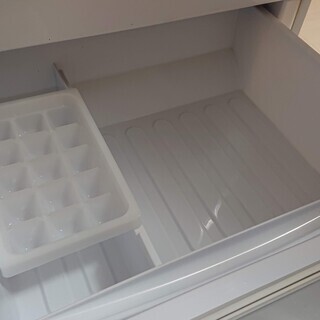 3年使用　シャープの冷蔵庫　SHARP　SJ-D14B-S 冷蔵庫 (シルバー系) 【137L】の画像