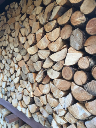 薪ストーブ、キャンプ用 スギ、ヒノキMIX 軽トラ山一杯(1㎥)