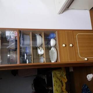無料であげます！食器棚　引っ越しの為11月8日迄　（写真のお皿類...