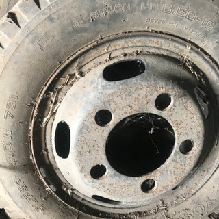 トラックタイヤ