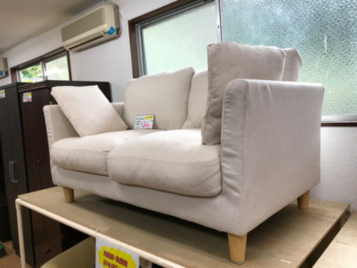 【リサイクルサービス八光　田上店　配達・設置OK】クリーム　2人掛けソファ　クッション付