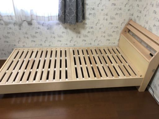 シングルベッド　フレームのみ