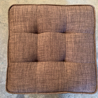 収納出来る椅子 茶色