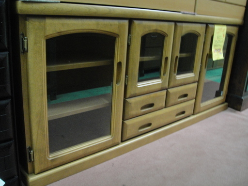 今だけチャンス！「ジモティー」見たよ！で通常特価14,980円より5,000円引きの9,980円!　旭川家具 大雪木工 4ドア ローボード テレビボード 収納棚 引き出し 引き戸 ガラス戸