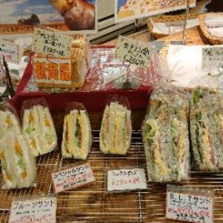 【駅近バイト】パン販売・製造・配送スタッフ急募！！の画像