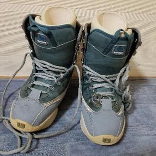 バートンBURTON板147と女性用ブーツの画像