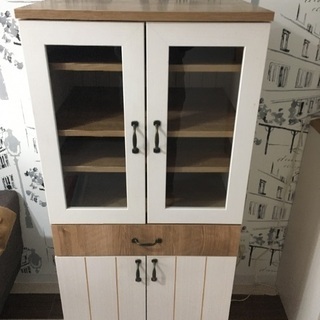 ナチュラル風食器棚