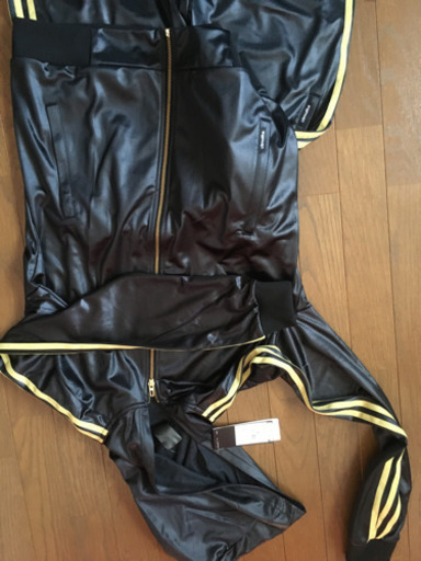 アディダス　新品　定価23000円