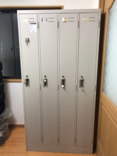 会社 事務 パソコンデスク 棚 ホワイトボード他