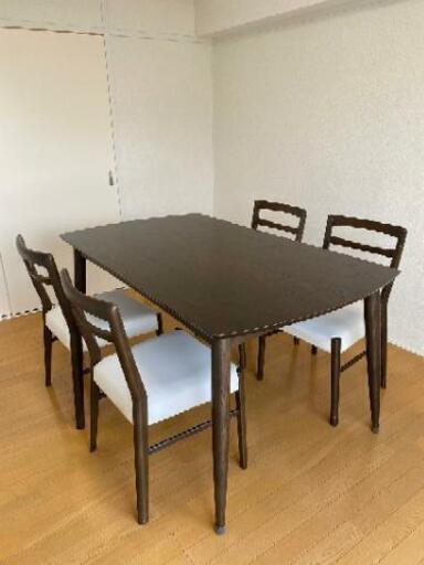 ダイニングテーブルセット(椅子４脚)お譲ります。