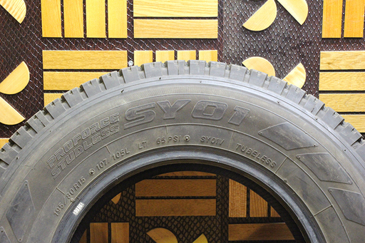 195/80R15 107/105  YOKOHAMASY01 4本セット　14年製 スタッドレス（11MT1462YGGknx)