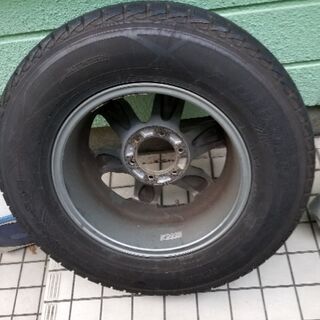 スタッドレスタイヤ4本(ホイール付)265/65R17の画像