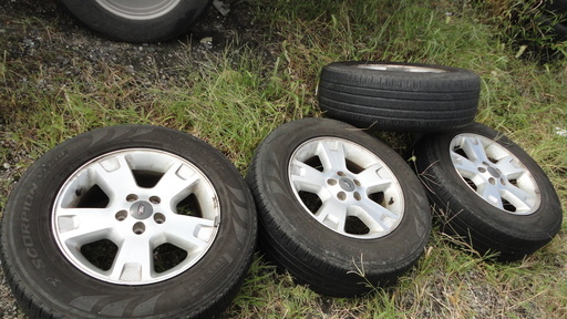 平成１７年式　フォードエクスプローラーで履いてました。■サイズ　２４５　６５　Ｒ１７　ＵＳＥＤ