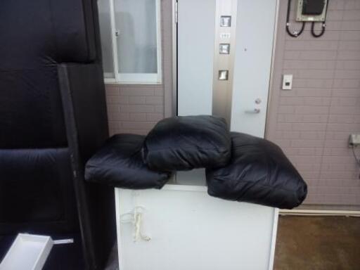 中古レザーソファー３人用、