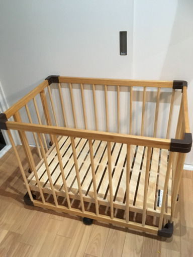 ファルスカ    ベビーベッド