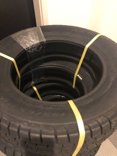 【新品】ピレリ　スタッドレスタイヤ４本　195/65/R15