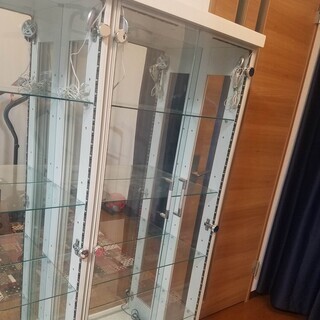 急募！コレクションラック　LED付