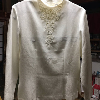 アイボリーブラウス   胸刺繍   背中ジッパー