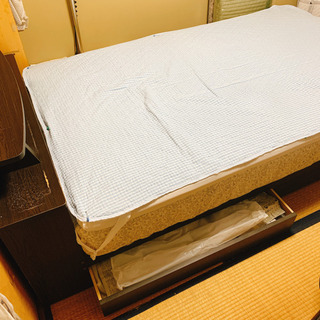 ★決まりました★【引取り限定】収納付きセミダブルベッド無料であげます（マット付き）の画像