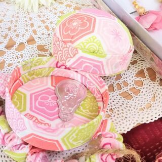 HAPIRIPUさん、カルトナージュのピンクッション（アームバン...