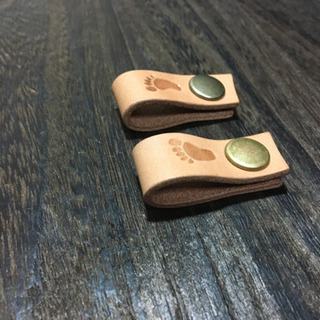 １個 足跡刻印入り　★  本革コードクリップ　の画像