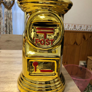 ゴールドポスト型貯金箱の画像