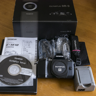 美品　OLYMPUS　E-M10 ボディ