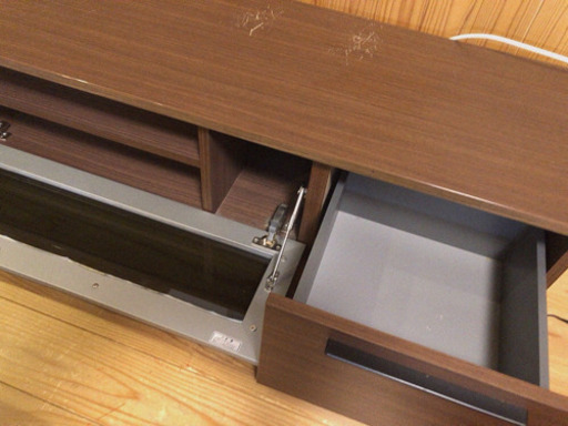 テレビボード、モダンカラー、シックでお洒落、美品ですが傷あり