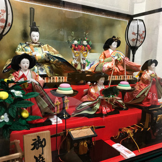 美品★雛人形3段セット ガラスケース入り　電飾オルゴール付　動作OK 雛人形 3段 ガラスケース ネジ巻きオルゴール 飾りつき 2人囃子 三人官