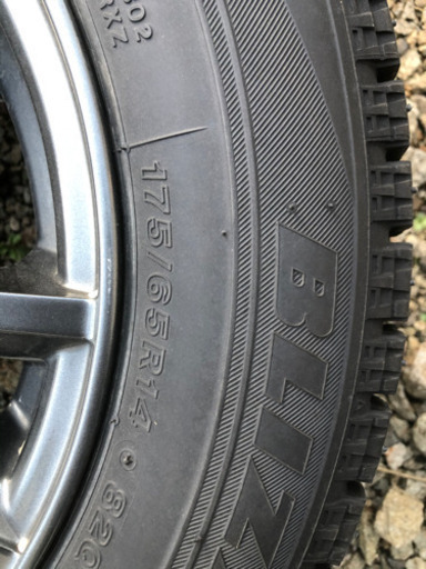 ブリジストン　VRX 175/65R14 ワンシーズンのみ使用
