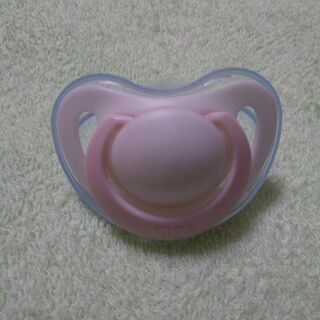 ヌーク　おしゃぶりジーニアス