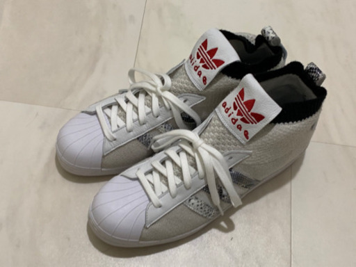 希少！  新品未使用のadidasのスニーカー半額以下で売ります。