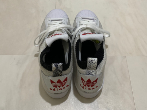 希少！  新品未使用のadidasのスニーカー半額以下で売ります。