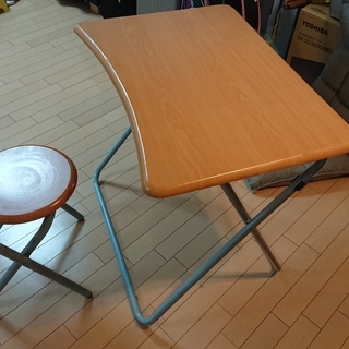 一人用デスク＆チェアセットを差し上げます。
