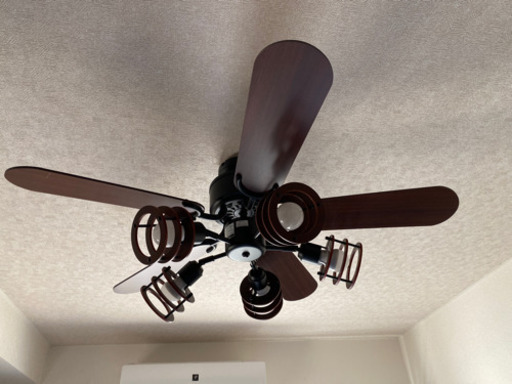 シーリングファンライト。リモコン付き。