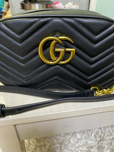 GUCCIのショルダーバックです