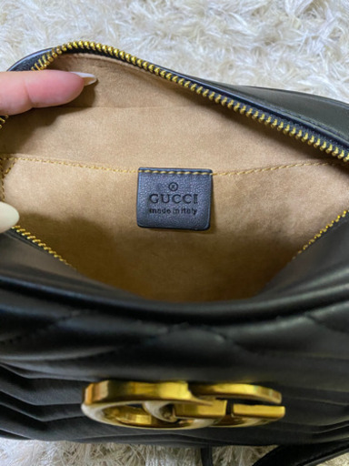 GUCCIのショルダーバックです