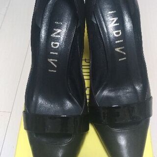 INDIVI　22.5センチ