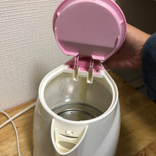電気ケトル　ピンクの画像