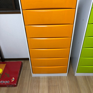 アイリスオーヤマ  7段チェスト　2本　グリーン、オレンジ