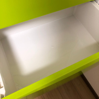 アイリスオーヤマ  7段チェスト　2本　グリーン、オレンジの画像