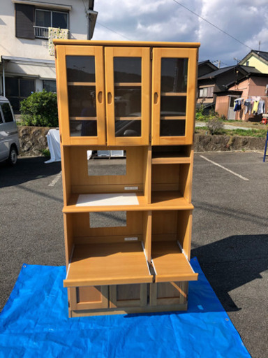 上下別れる食器棚　美品です。(中古)