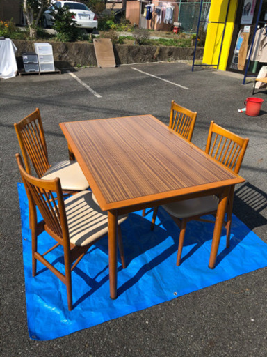 ダイニングテーブル、椅子4脚付き　(中古)