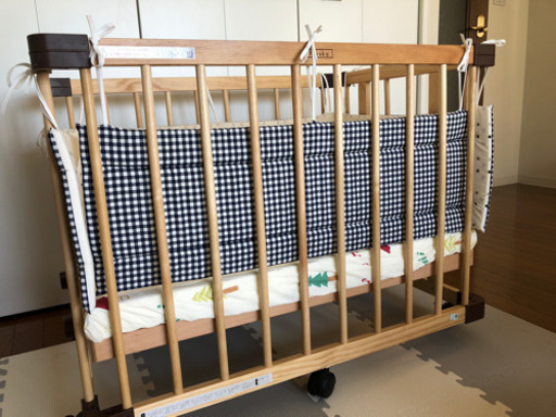 ファルスカ べビーベッド、西川敷布団、ベッドガード