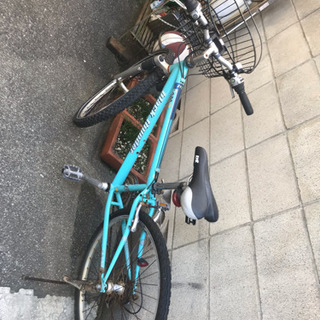 前輪がパンクしてます。持って行ってくださる方お願いいたします