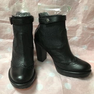 未使用美品☆ドンナピウ・ベルト付きショートブーツの画像