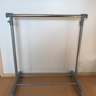 ハンガーラックの画像
