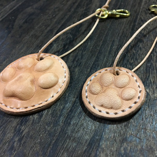31、犬と猫の肉球　レザーチャームを作ろう‼️の画像