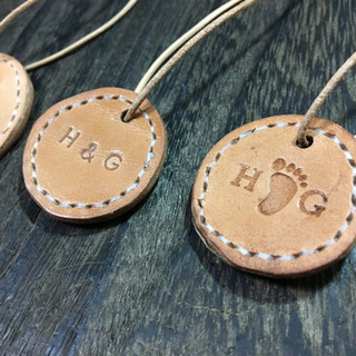 31、犬と猫の肉球　レザーチャームを作ろう‼️の画像