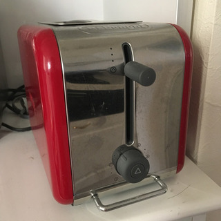 デロンギ　ポップアップ　トースター　赤の画像